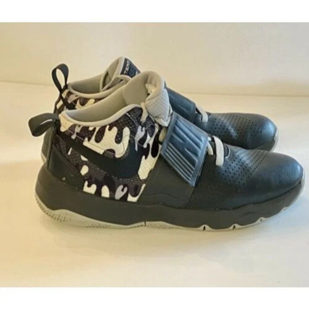 Nike Boys Hustle D 8 881941-010‎ Black Gray Basketball Shoes Sneakers Size 7Y